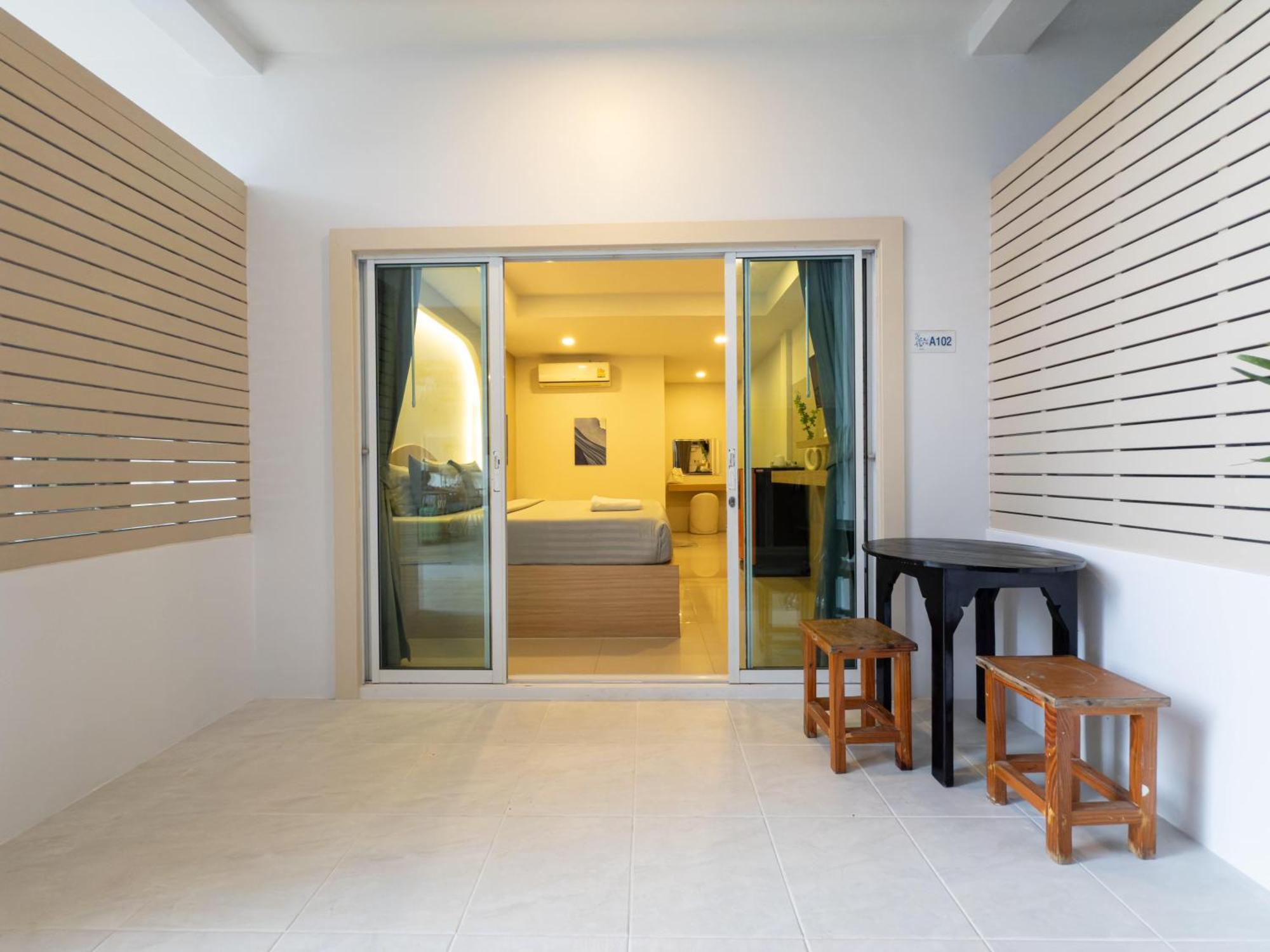 The Seathru Koh Larn Hotel Pattaya Bagian luar foto