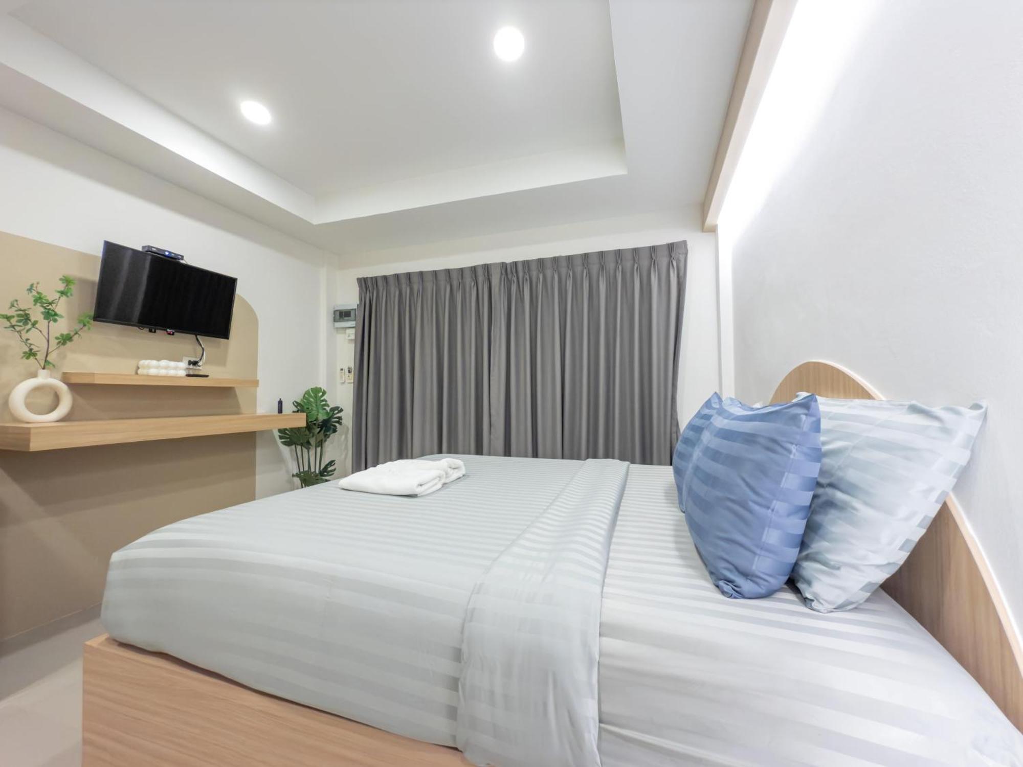 The Seathru Koh Larn Hotel Pattaya Bagian luar foto