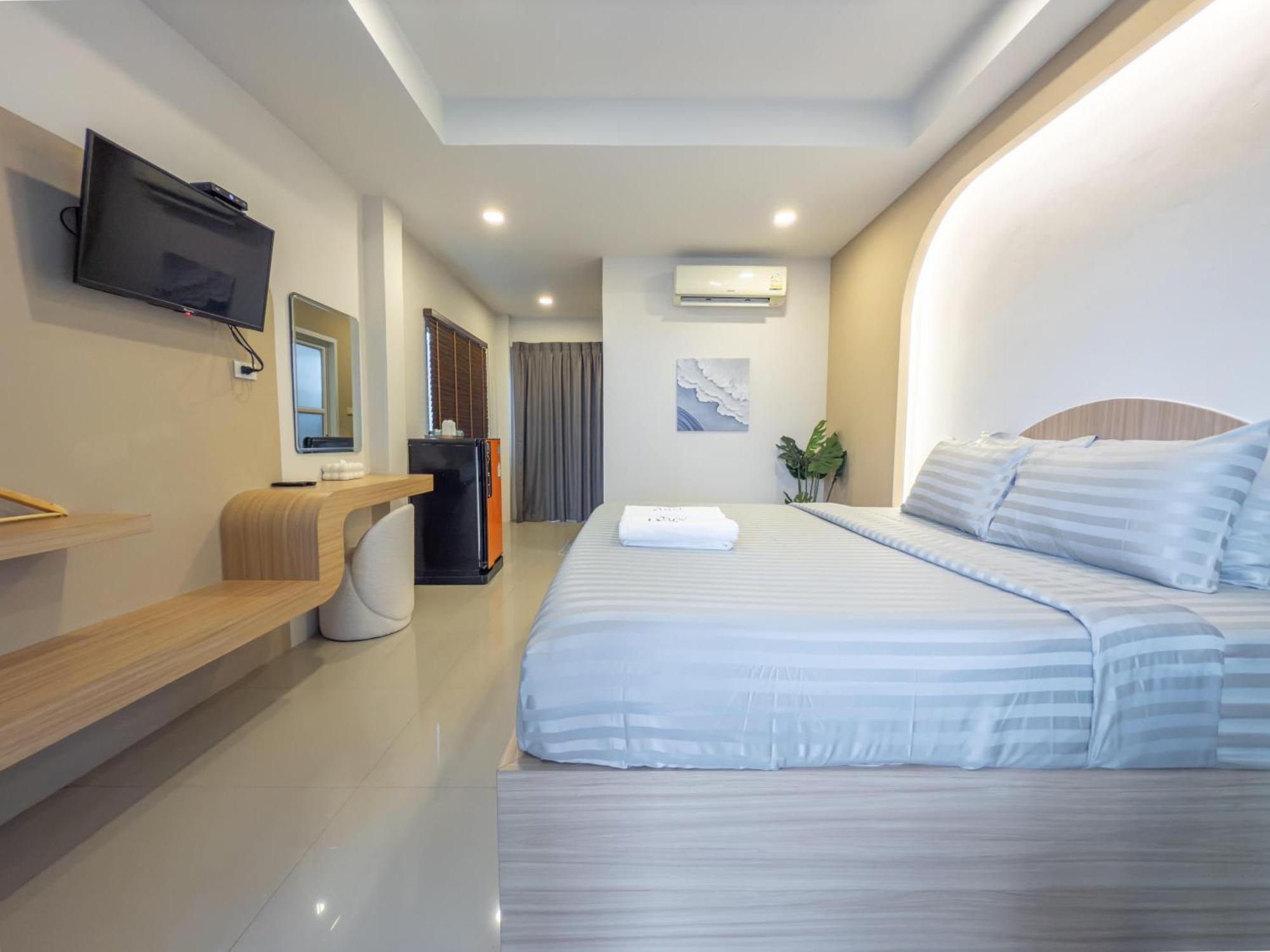 The Seathru Koh Larn Hotel Pattaya Bagian luar foto