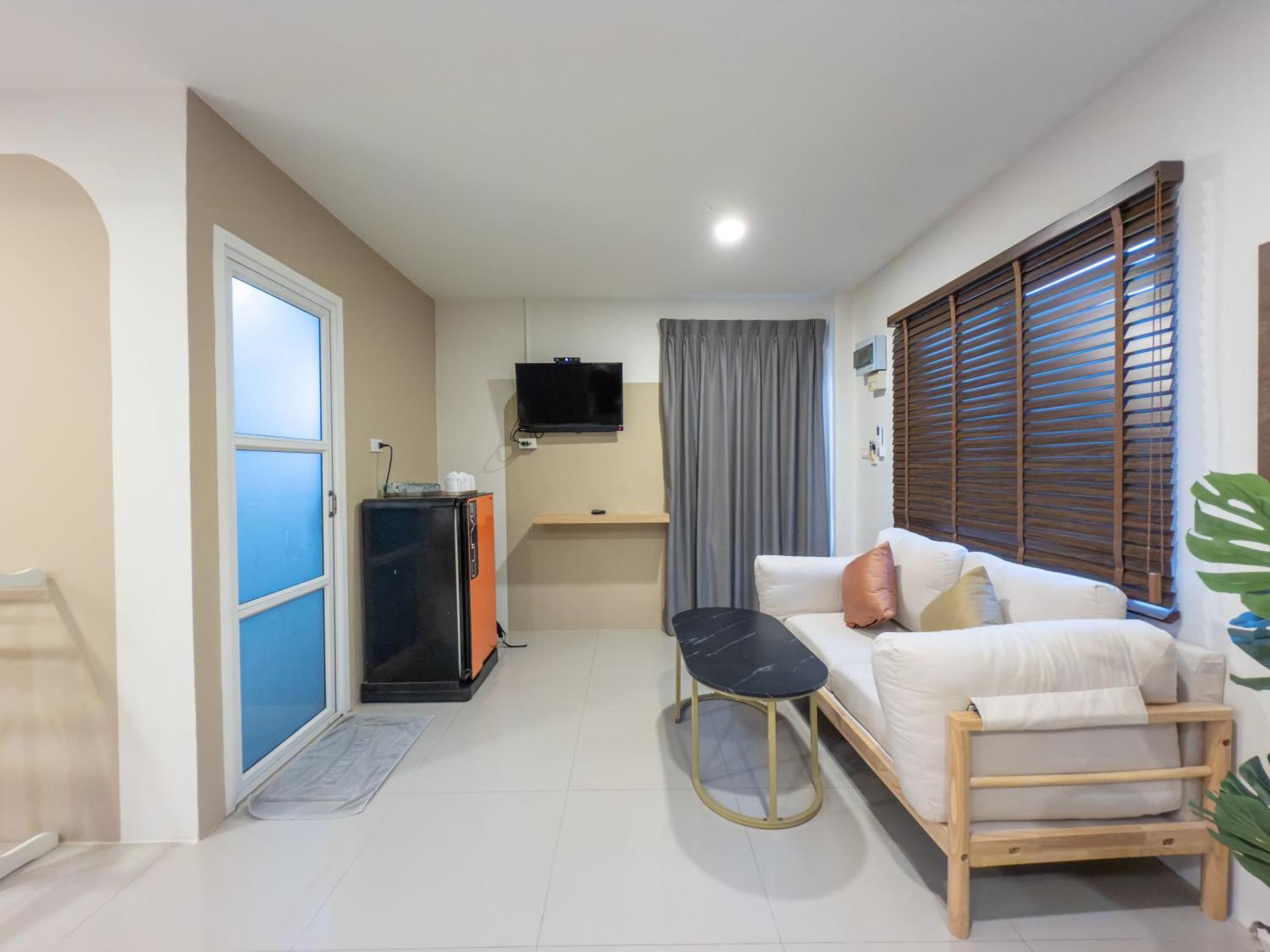 The Seathru Koh Larn Hotel Pattaya Bagian luar foto