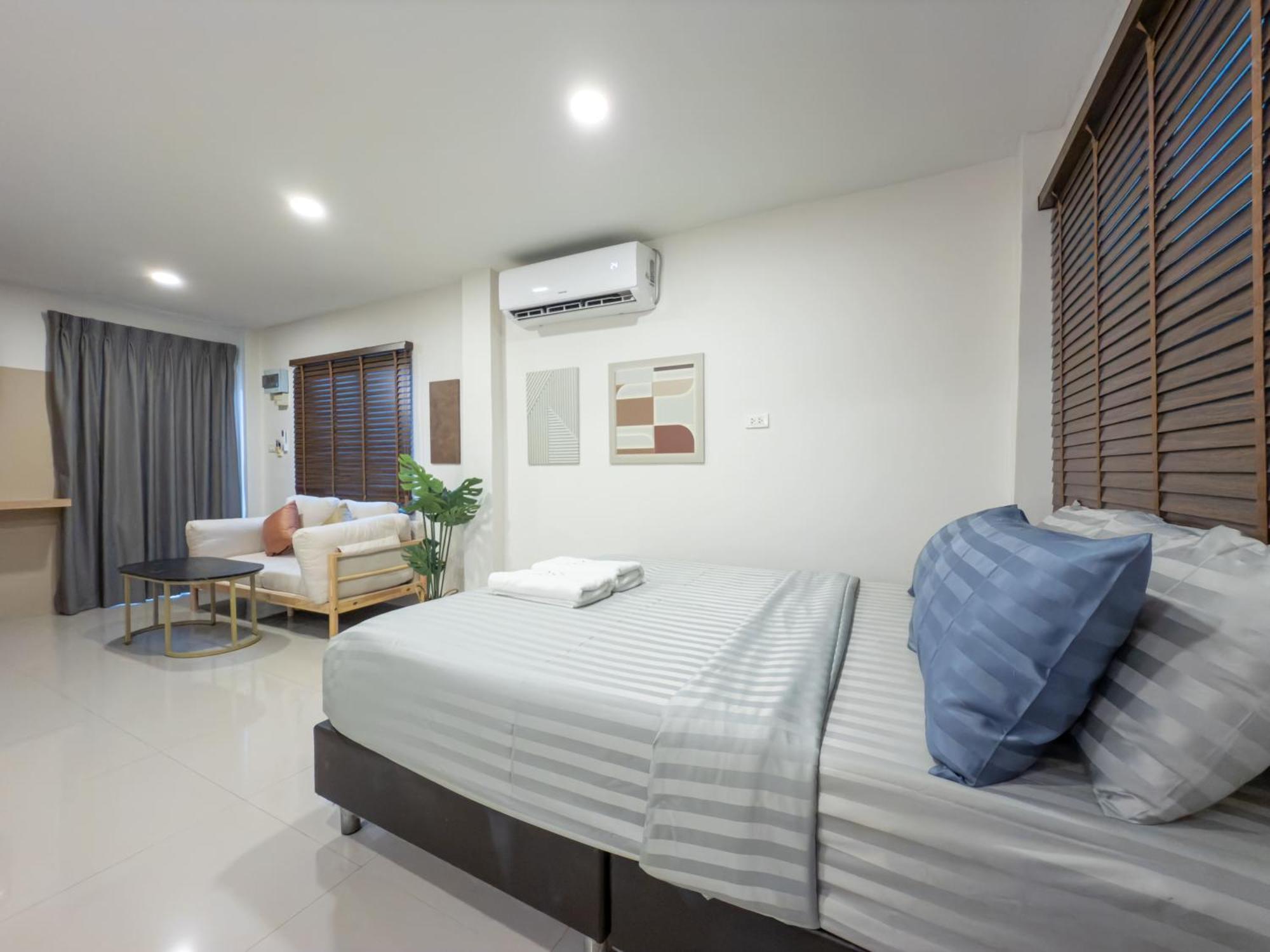 The Seathru Koh Larn Hotel Pattaya Bagian luar foto