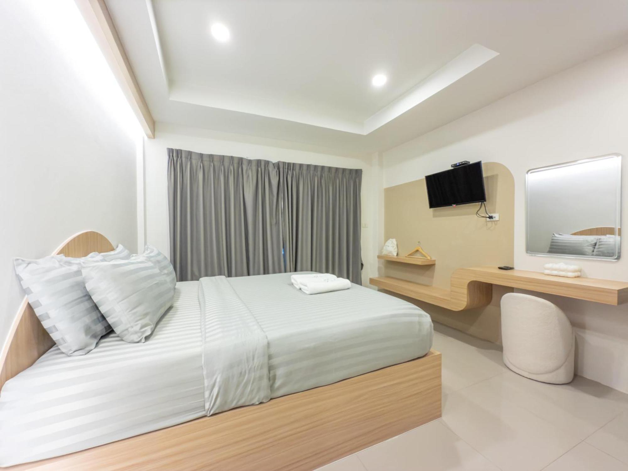 The Seathru Koh Larn Hotel Pattaya Bagian luar foto