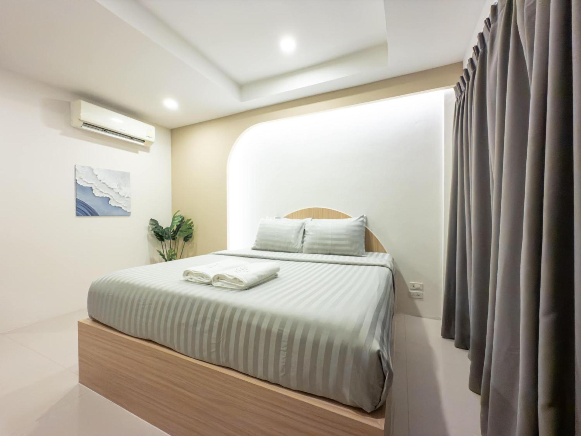 The Seathru Koh Larn Hotel Pattaya Bagian luar foto