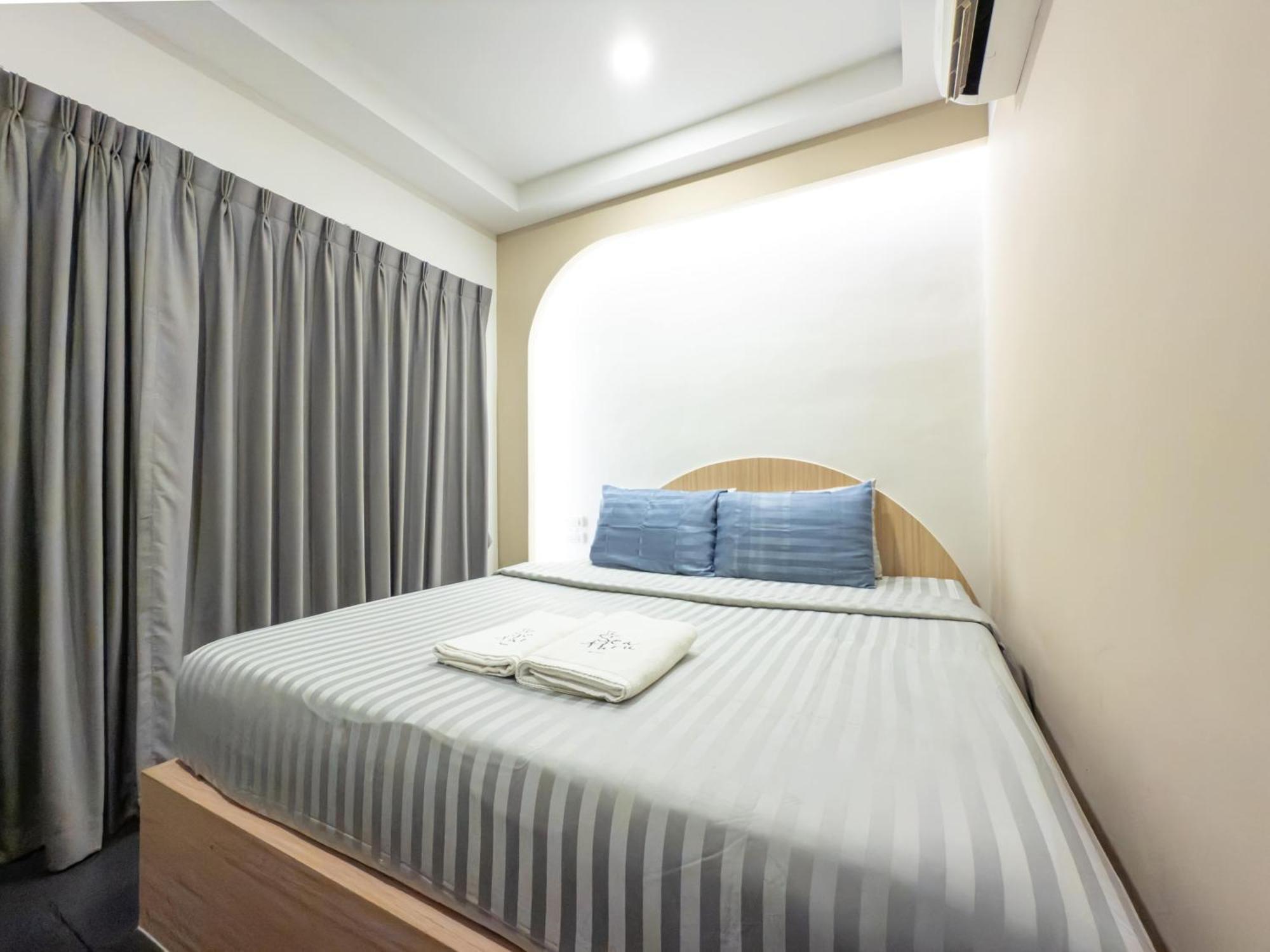 The Seathru Koh Larn Hotel Pattaya Bagian luar foto