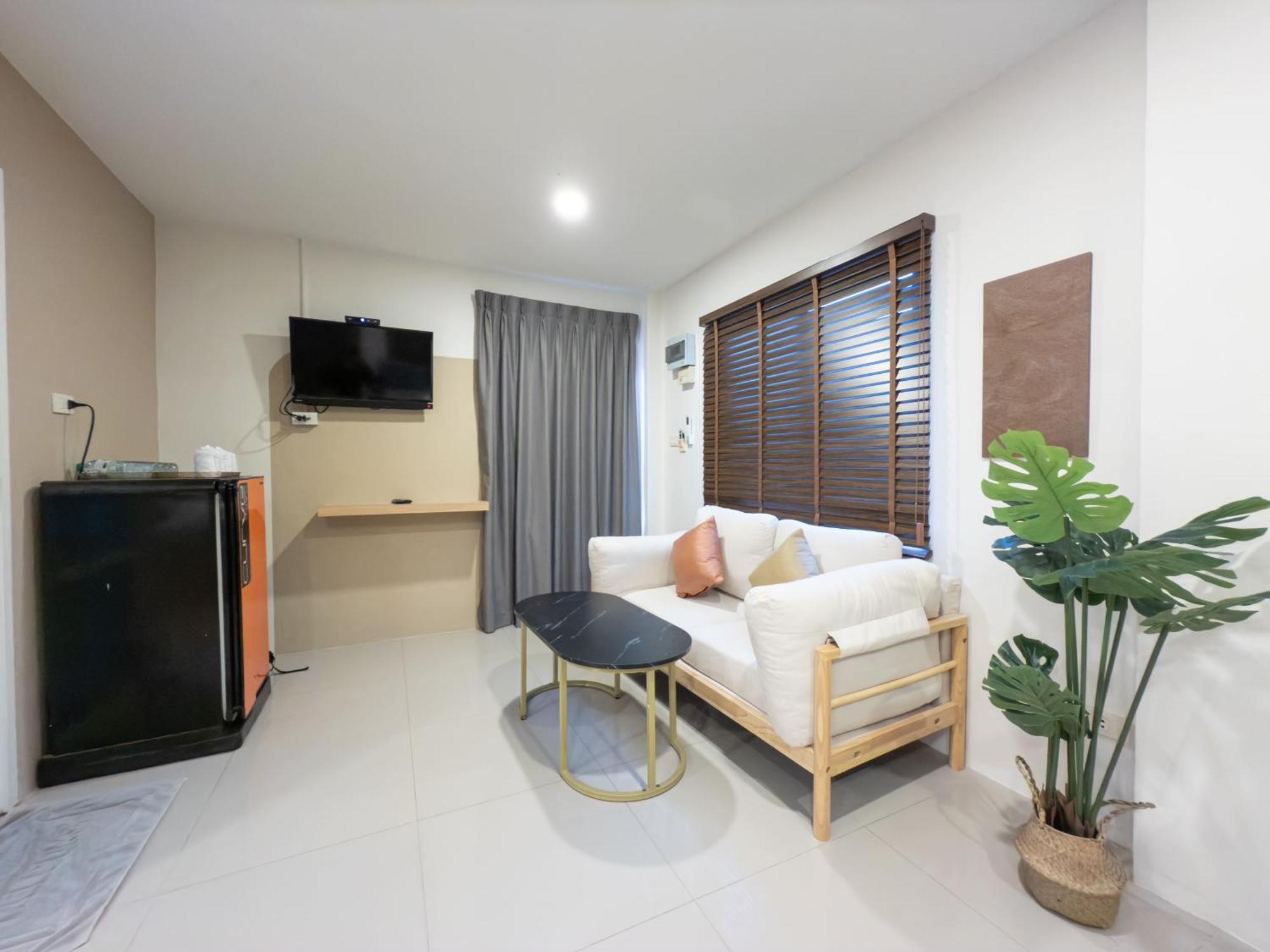 The Seathru Koh Larn Hotel Pattaya Bagian luar foto