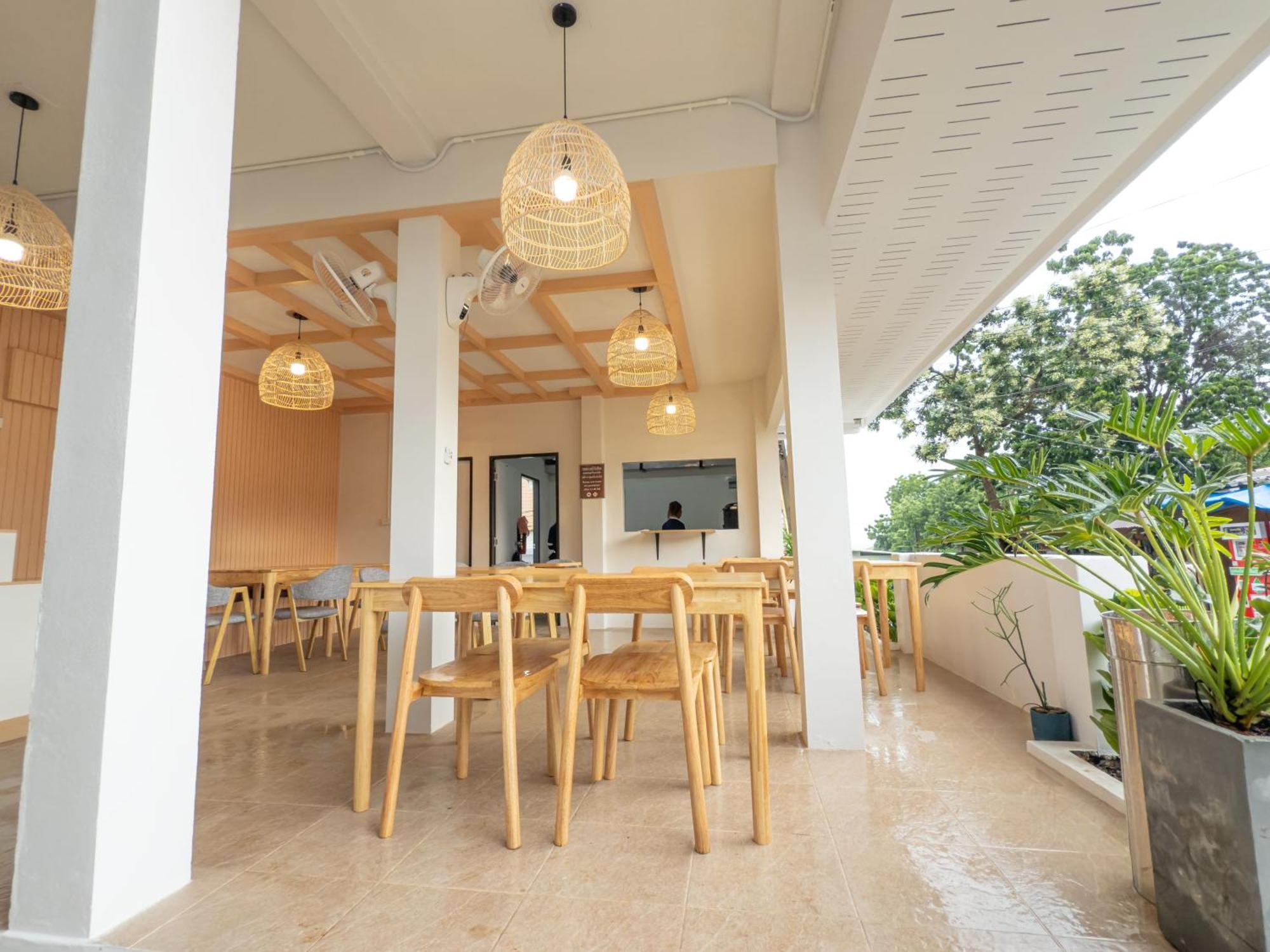 The Seathru Koh Larn Hotel Pattaya Bagian luar foto