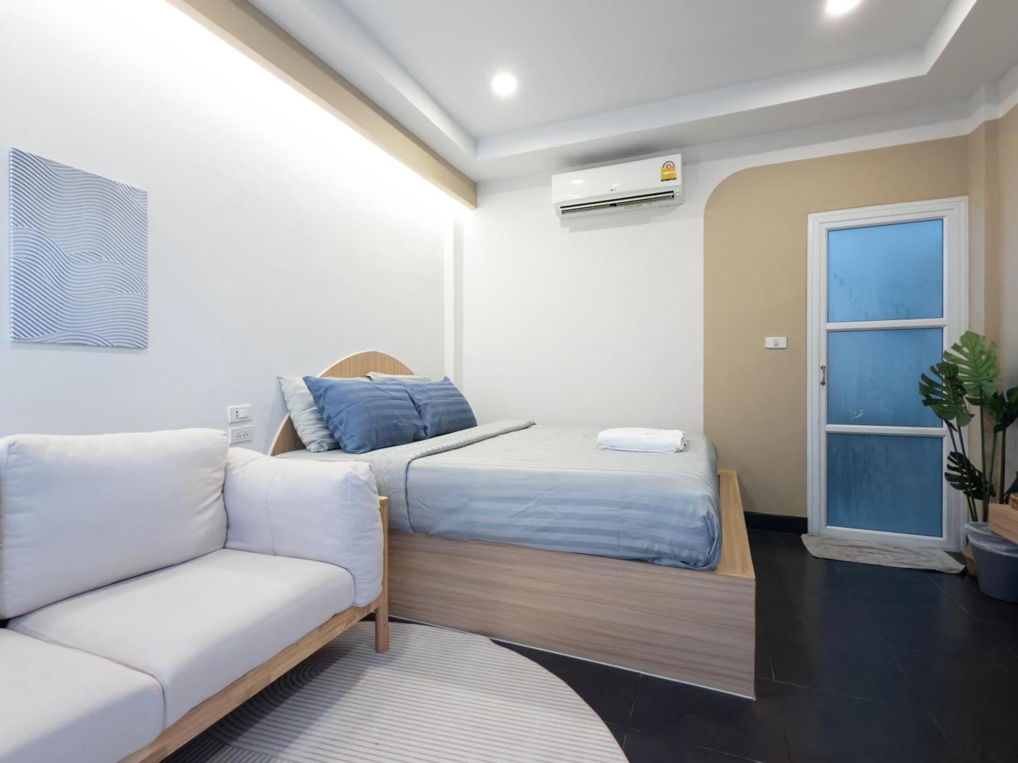 The Seathru Koh Larn Hotel Pattaya Bagian luar foto