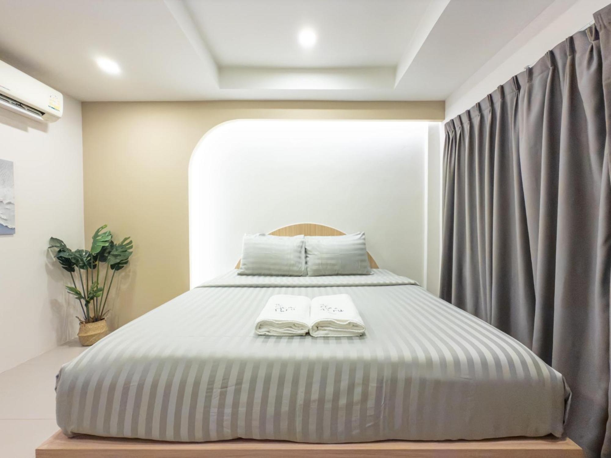 The Seathru Koh Larn Hotel Pattaya Bagian luar foto