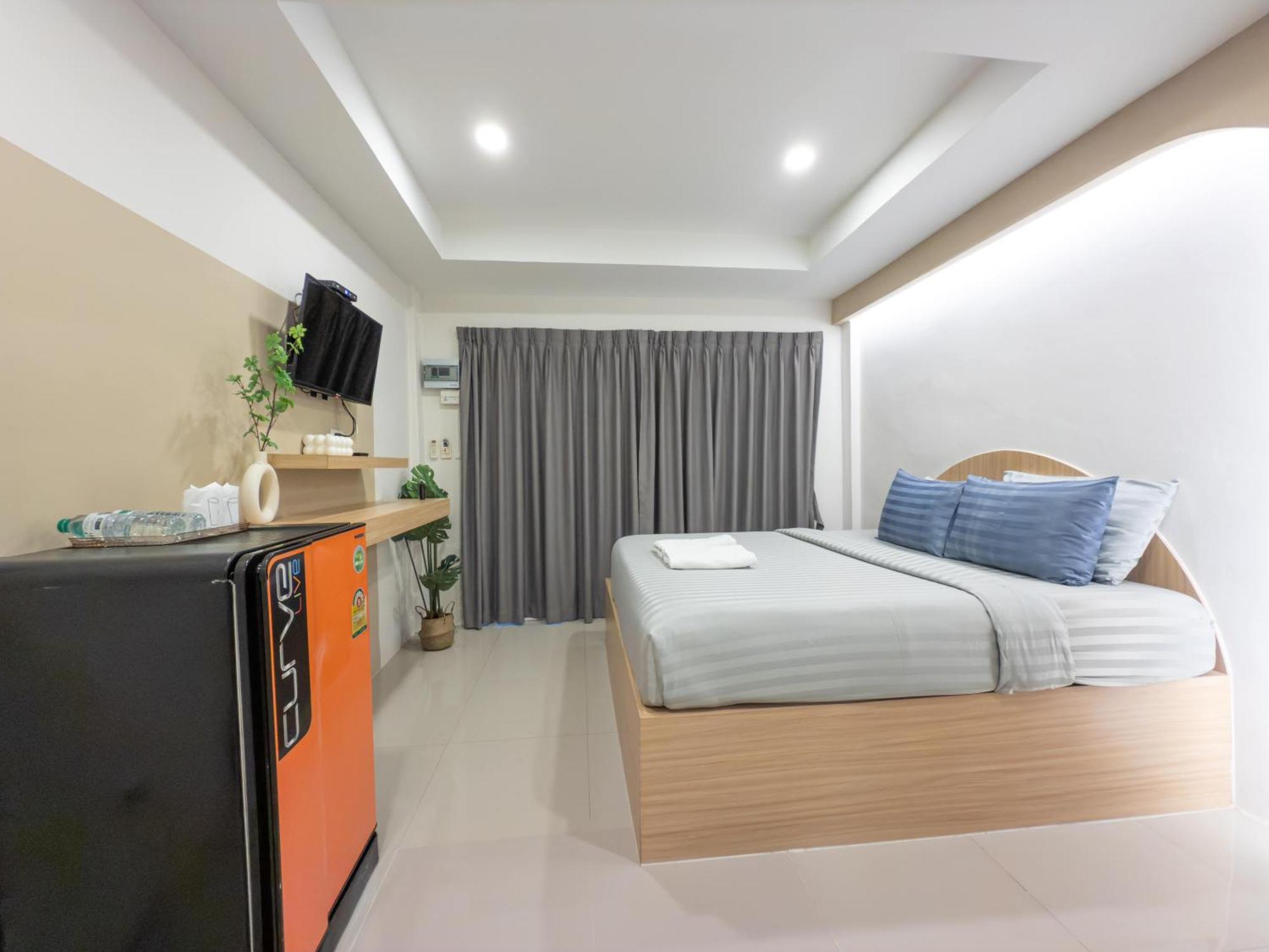 The Seathru Koh Larn Hotel Pattaya Bagian luar foto