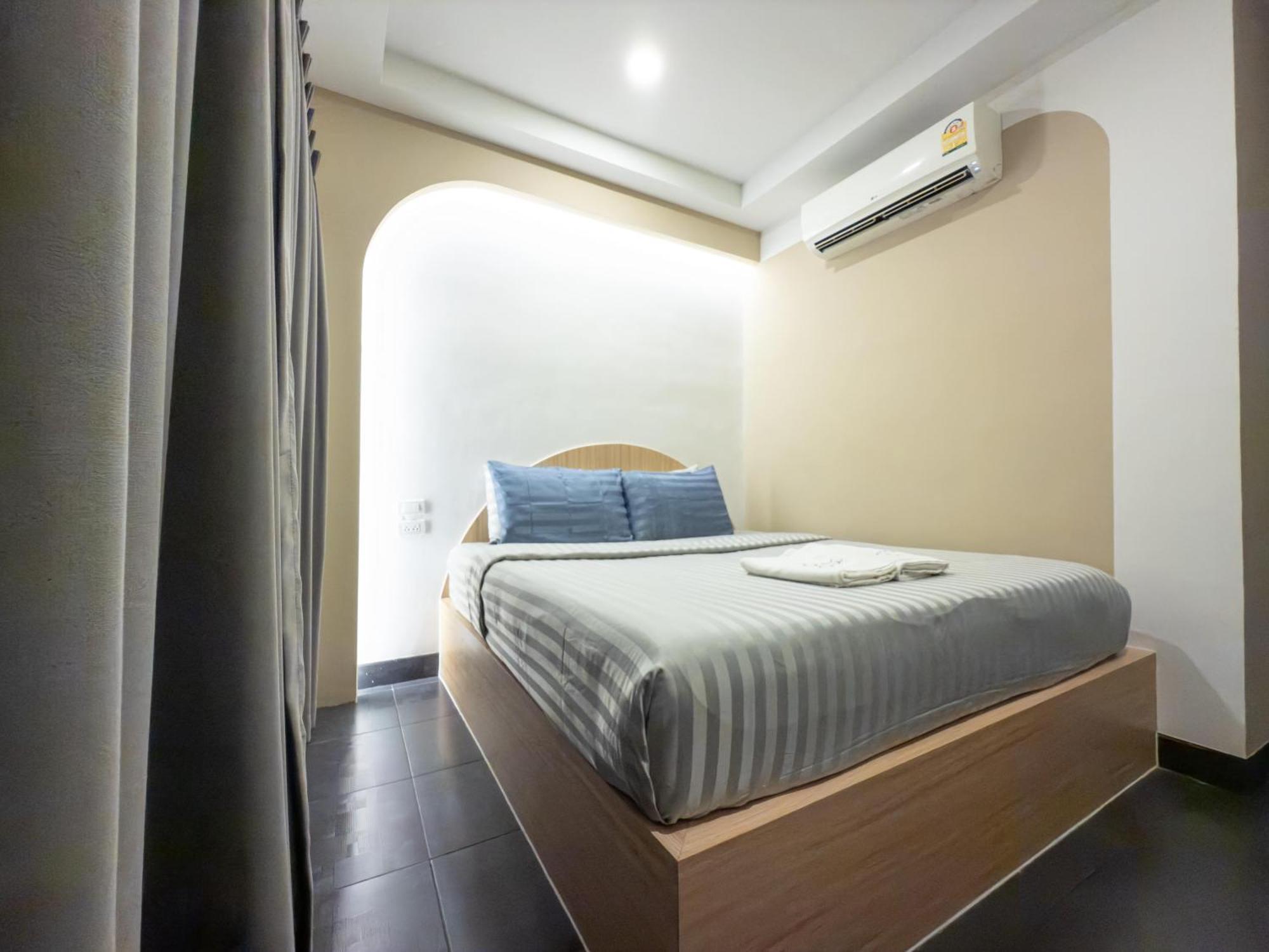 The Seathru Koh Larn Hotel Pattaya Bagian luar foto