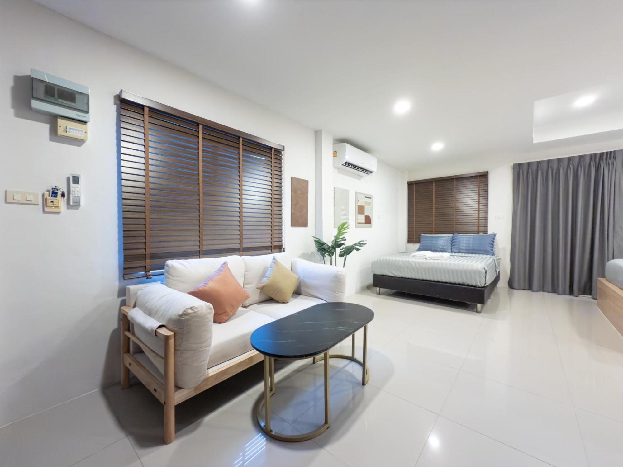 The Seathru Koh Larn Hotel Pattaya Bagian luar foto